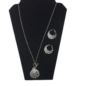 Cookie Lee Silvertone Necklace and matching Earrings